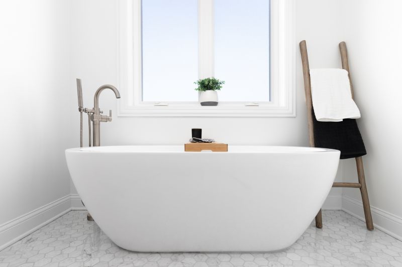 Freestanding Bathtub with Modern Design